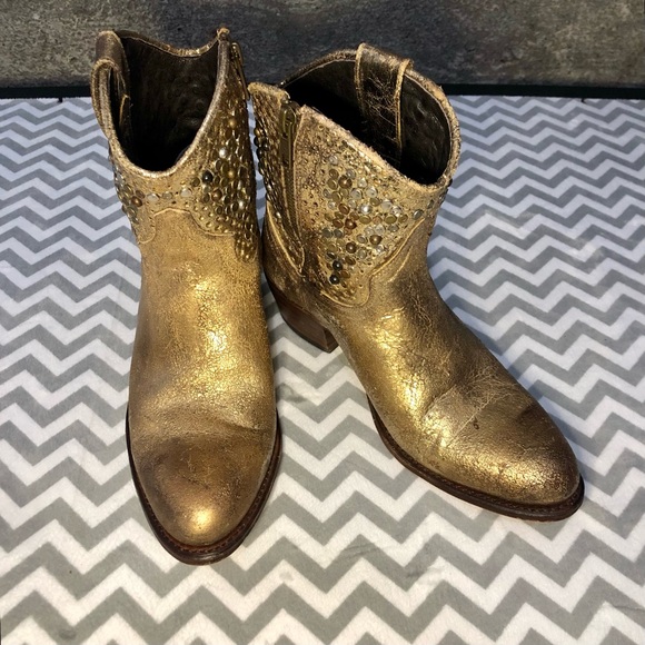 Amazing Studded Distressed Gold Deborah Ankle Western Boots in Women’s Size 6M - Picture 2 of 7